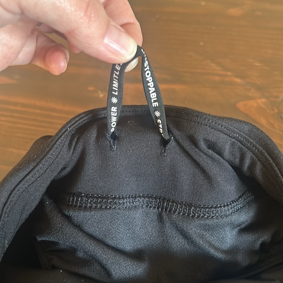 Girls Athleta Run The World 3” Short Size M 8/10 - Picture 6 of 6